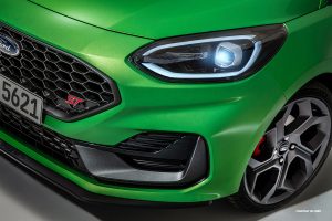 How to Operate Headlights on the Ford Fiesta