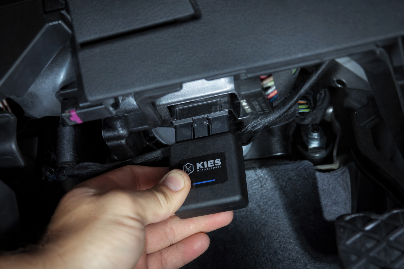 Plug-and-play start/stop eliminator module being connected under a vehicle dashboard